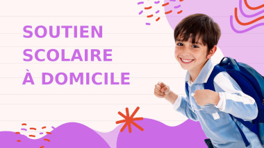 photo garçon souriant sur fond blanc et violet